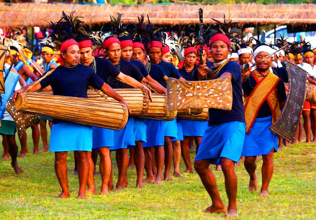 Bhoi community dancers