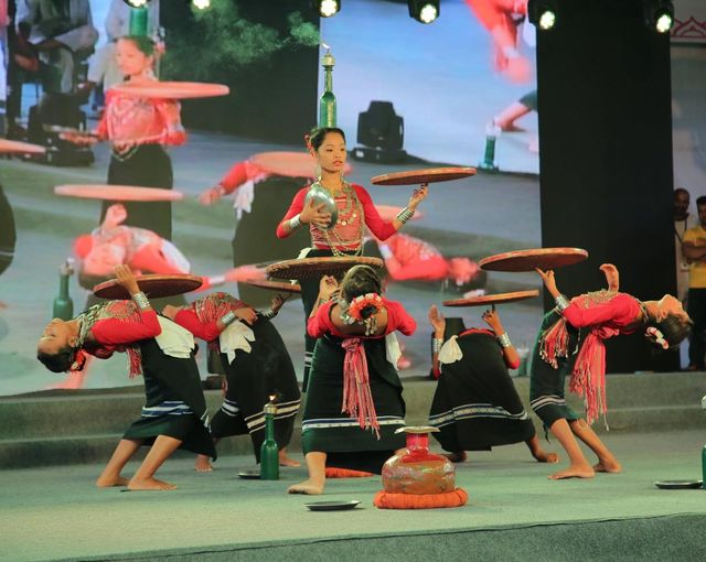 Hojagiri dancer with traditional jewelry
