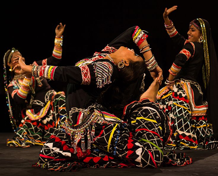 Kalbelia dancer performing in Thar Desert with black costume