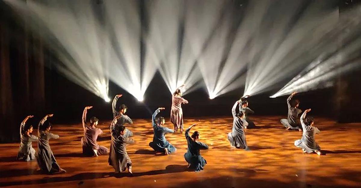 Urban festival locking performance in Delhi