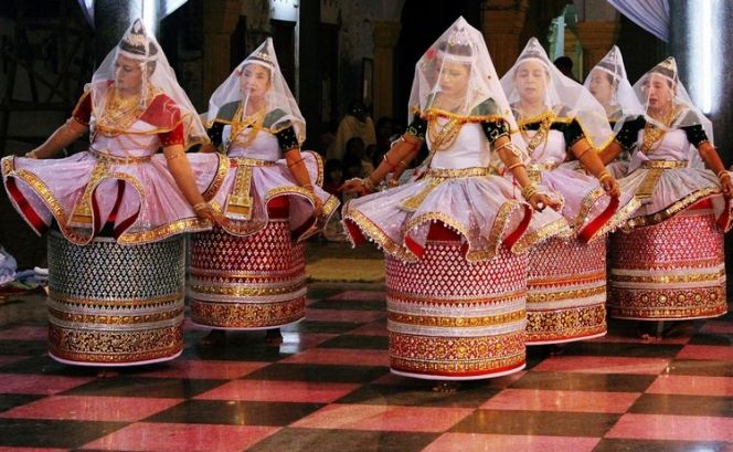 Manipuri classical dance group performance